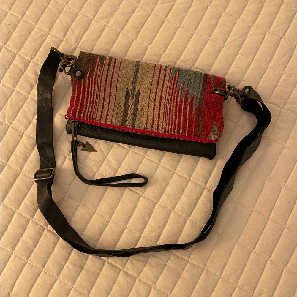 Stagecoach Ready!! 🩵♥️🤎 Vaalbara “Katema” Tribal Pattern Clutch with Strap